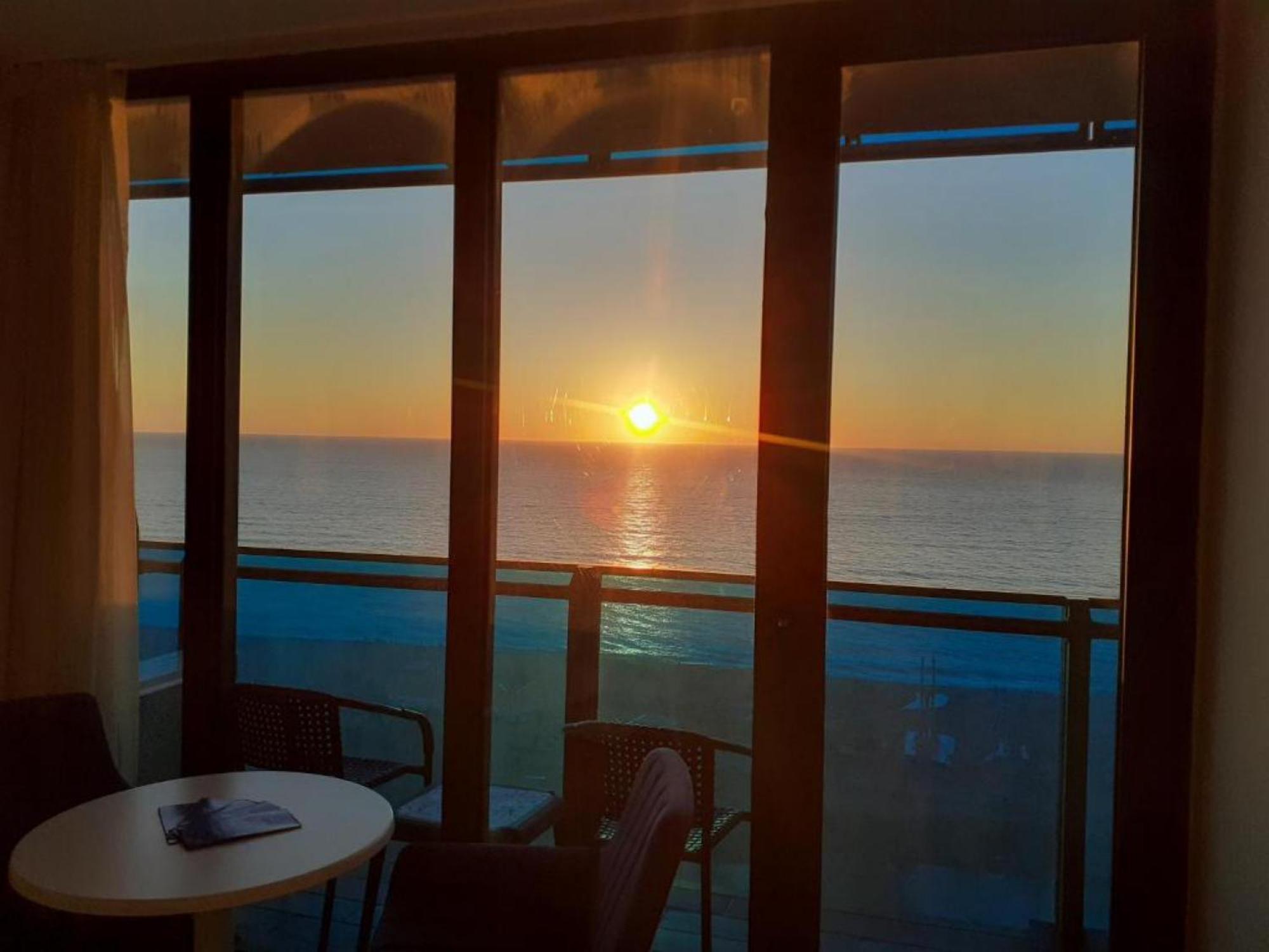 Orbi City-Sea View Aparthotel Batoemi Buitenkant foto